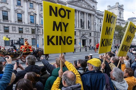 De Decembriopstand: Een Verloren Hoop op een Constitutionele Monarchie