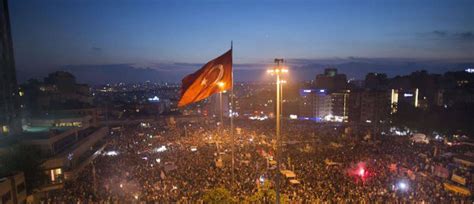  De Gezi Park Protesten: Een Ontploffing van Onvrede Tegen een Turks Regime